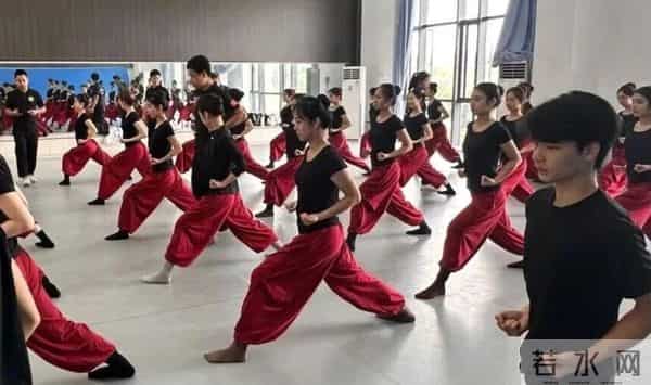 她，是茂名永恒的传奇！——在鼓乐响起之前，让我们认识一位真实的“巾帼英雄”