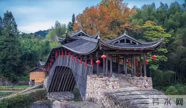 泰顺文兴桥：左右不对称造型，铸就廊桥中的比萨斜塔