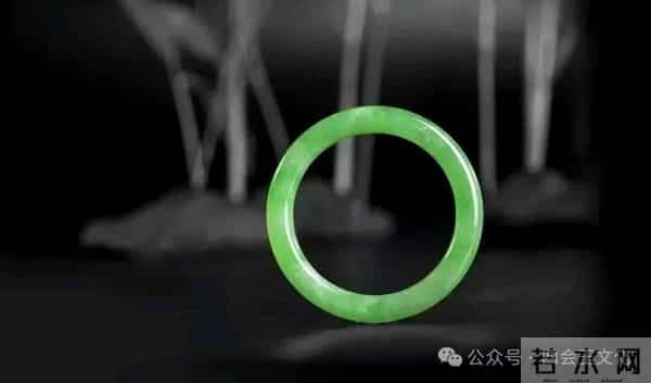 翡翠手镯的正确佩戴方法