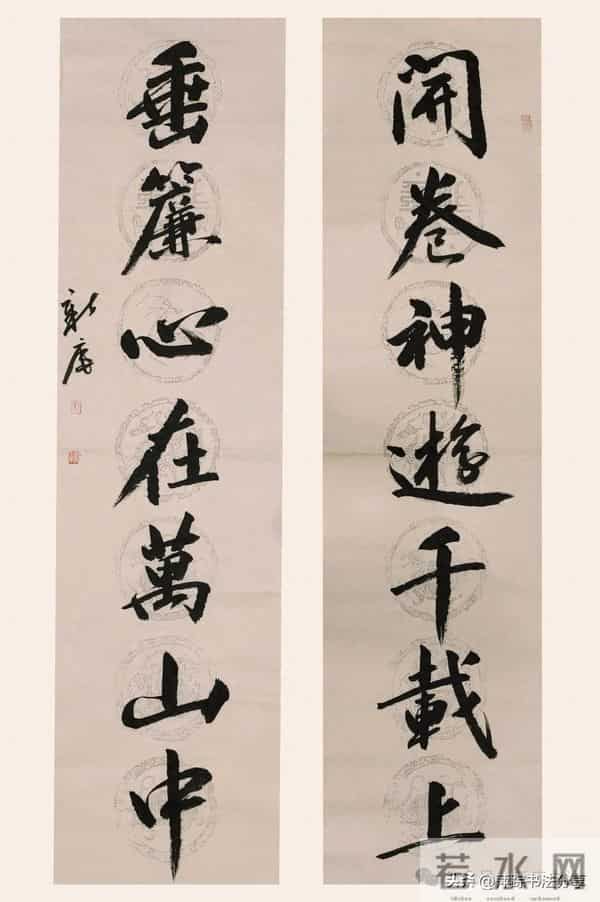 看这些楹联作品，能够理解书法人对古文化传统的执着