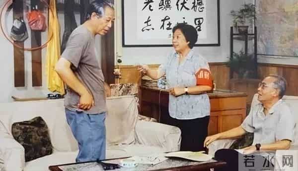 用一个“假名字”演了一辈子戏，娶了世界冠军，晚年只剩窗前孤影