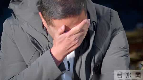 缅甸公盘 1280 万拿下木那原石：一刀切出玻璃种蓝紫，估值飙 8000 万