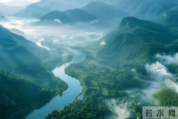 人生三境界：慢行得从容，远行见天地，独行成格局
