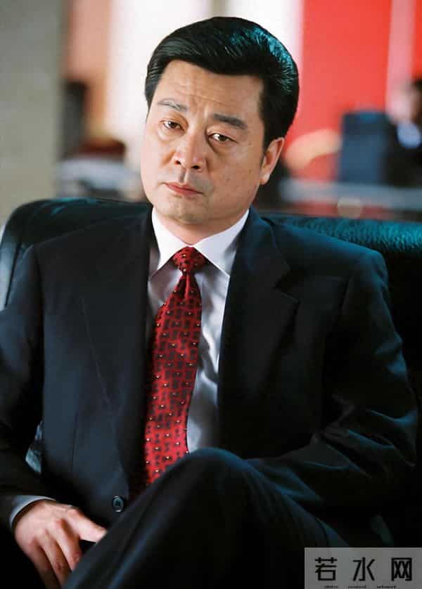 他出身京剧世家，却娶单身妈妈为妻，没有亲生孩子也过得幸福不已