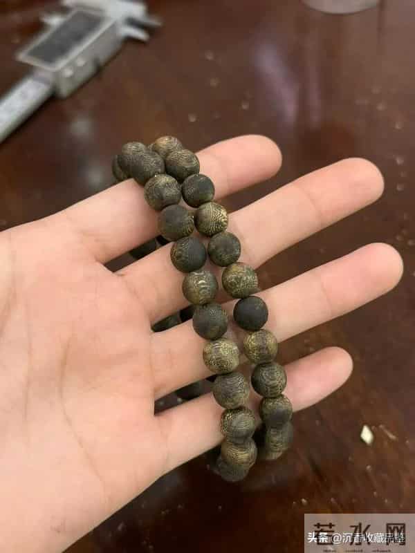 沉香佩戴无需“硬规矩”：左右手随心选，舒适才是关键