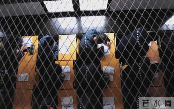 中国第一监狱，关的几乎全是高官，为防止泄密，牢房内有特殊布置