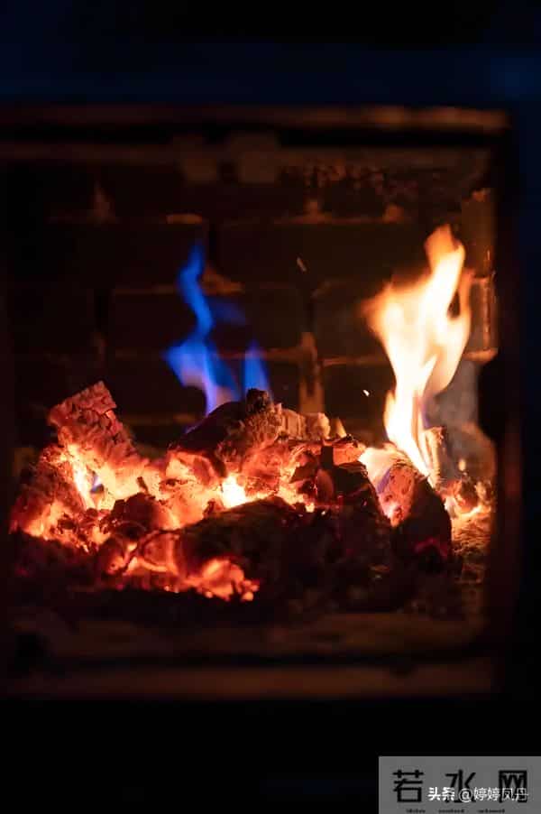 现代组诗.雪中冰霜梅傲骨，炉中焰火醉情禅