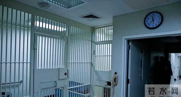 中国第一监狱，关的几乎全是高官，为防止泄密，牢房内有特殊布置