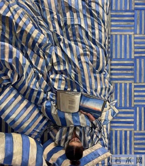 俯视下掩盖的情绪，色彩布局拉开的空间距离感，好独特的视角！