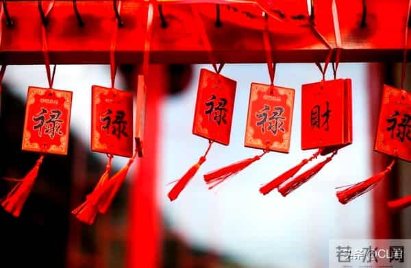 今日十月初六是“闭日”，建议大家：1不争，2不出，3不做，4不动