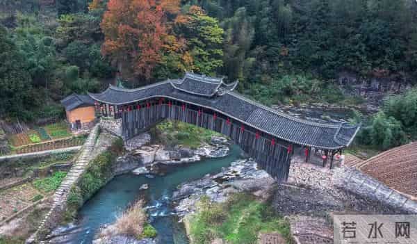 泰顺文兴桥：左右不对称造型，铸就廊桥中的比萨斜塔