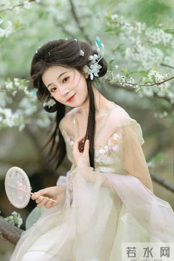 嫡姐为了固宠，挑我进王府，殊不知，我是精于算计的野狐狸