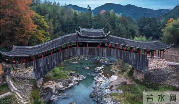 泰顺文兴桥：左右不对称造型，铸就廊桥中的比萨斜塔