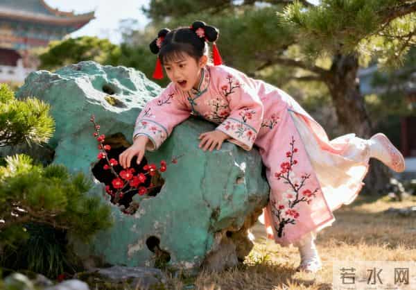 苏培盛伺候了甄嬛15载，某日，槿汐翻检库房时意外摔碎了一只玉佩