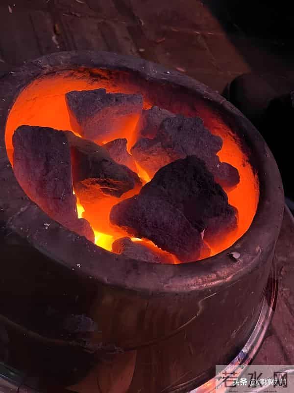 现代组诗.雪中冰霜梅傲骨，炉中焰火醉情禅