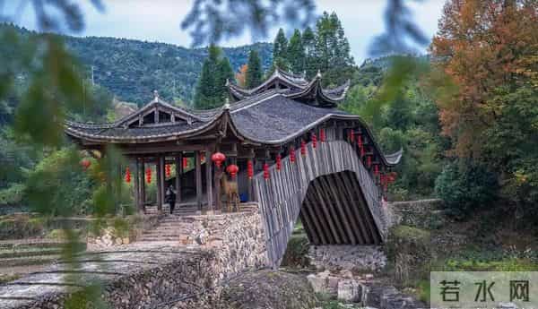 泰顺文兴桥：左右不对称造型，铸就廊桥中的比萨斜塔