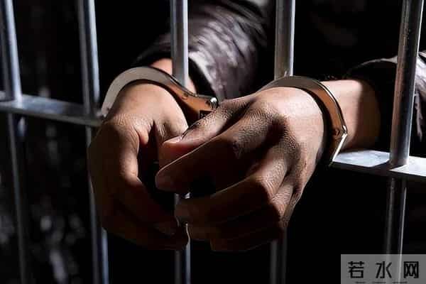 中国第一监狱，关的几乎全是高官，为防止泄密，牢房内有特殊布置