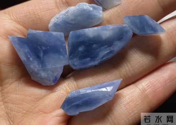 天空蓝确实很好，但真正有实力的是星空蓝翡翠