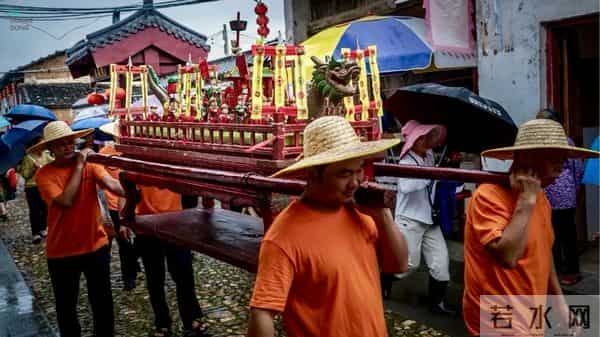 跟着非遗传承人漫步珠玑古巷，探寻广府文化