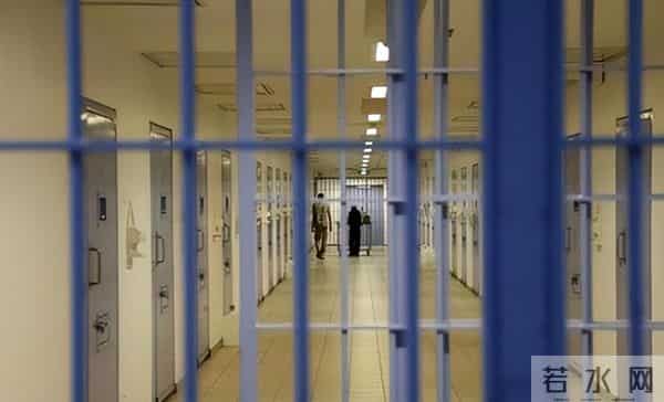中国第一监狱，关的几乎全是高官，为防止泄密，牢房内有特殊布置
