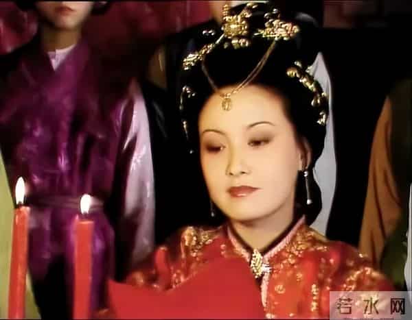 秋纹一句话道出平儿袭人凤姐的大秘密，原来宝钗早就想借刀杀人