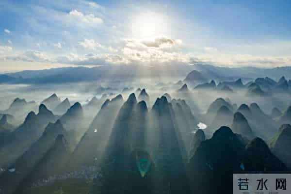 人生三境界：慢行得从容，远行见天地，独行成格局