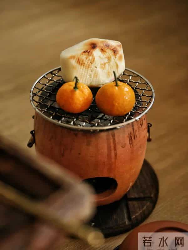 陆龟蒙的一首初冬小诗，拥裘高眠、小炉温酒，暖意漫过千年岁月！