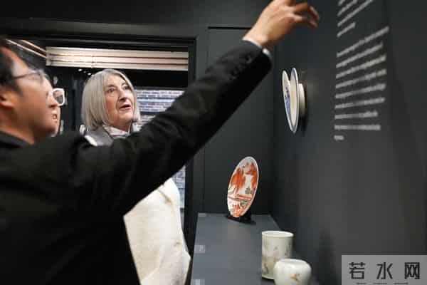 观天下｜记者手记：缘起蓝柳纹的中英“双城记”