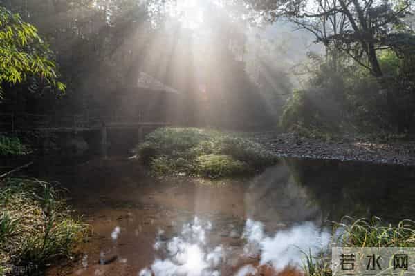 唐诗品鉴 坐来闻好鸟 归去度疏钟 李商隐 《裴明府居止》