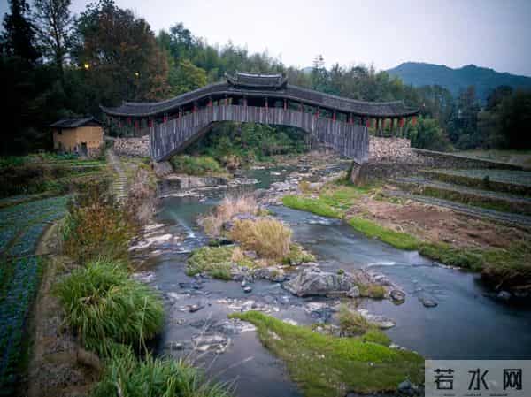 泰顺文兴桥：左右不对称造型，铸就廊桥中的比萨斜塔