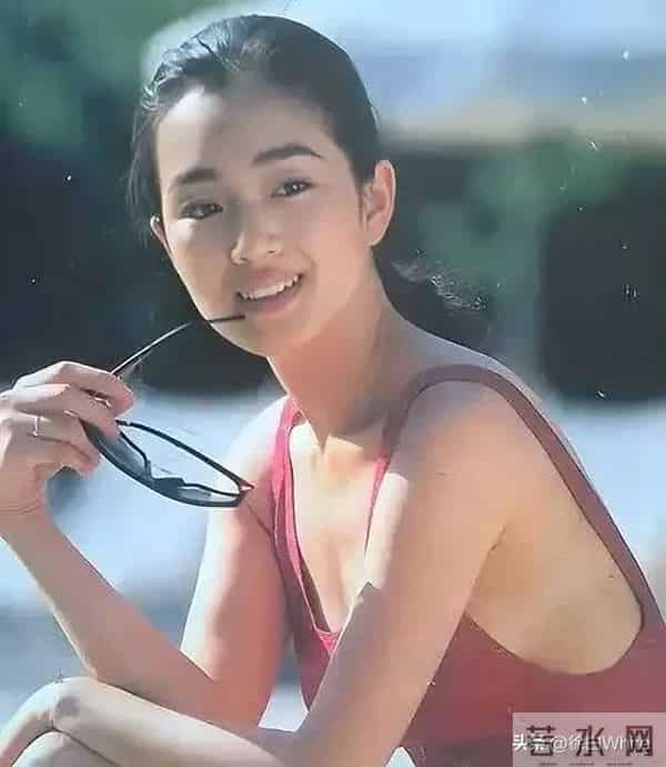 巩俐1986年手写稿曝光！字迹遒劲有力，书法爱好者迫不及待要临摹