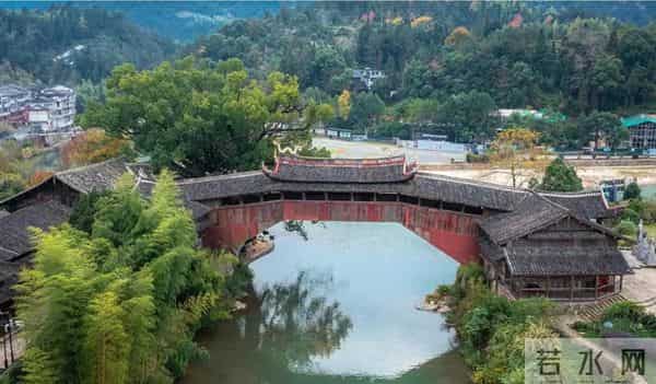 泰顺文兴桥：左右不对称造型，铸就廊桥中的比萨斜塔