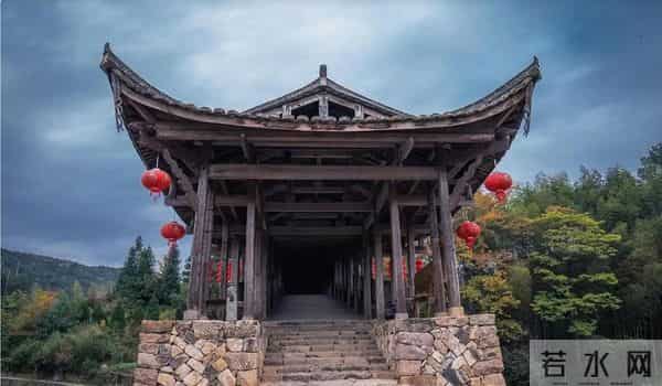 泰顺文兴桥：左右不对称造型，铸就廊桥中的比萨斜塔