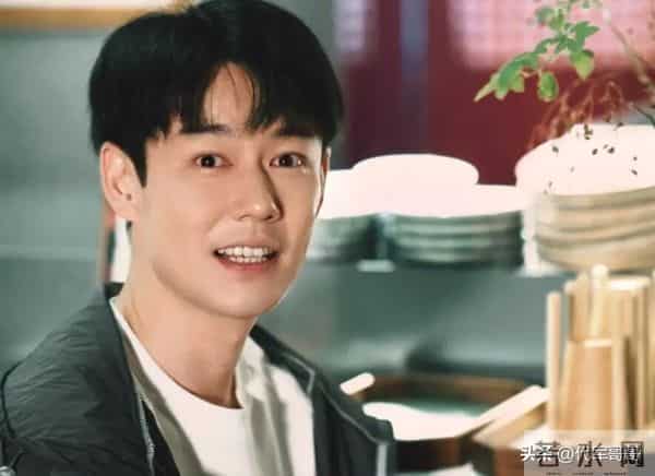 爸爸是国家一级演员，出道15年不温不火，36岁靠《四喜》终于红了