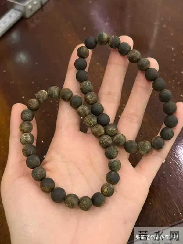 沉香佩戴无需“硬规矩”：左右手随心选，舒适才是关键