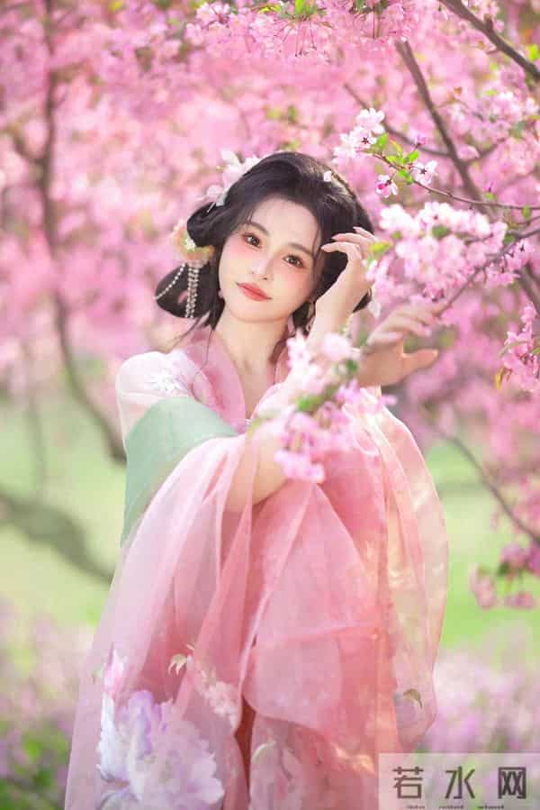 我女扮男装，与死对头竞选驸马，结果公主开口道：本公主都要！