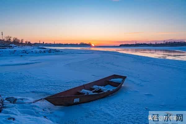 枯叶层叠寄信笺，霜色漫悠寒苍穹；年轮圈刻忆往昔 离情绵绵托鸿雁