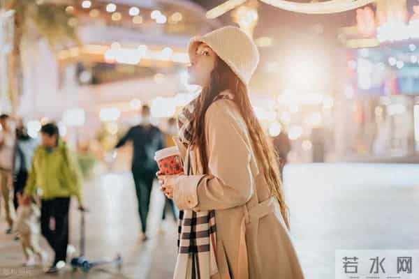 （完）你配不上我！是吗？离婚前夜，我把35本房产证拍在他脸上下