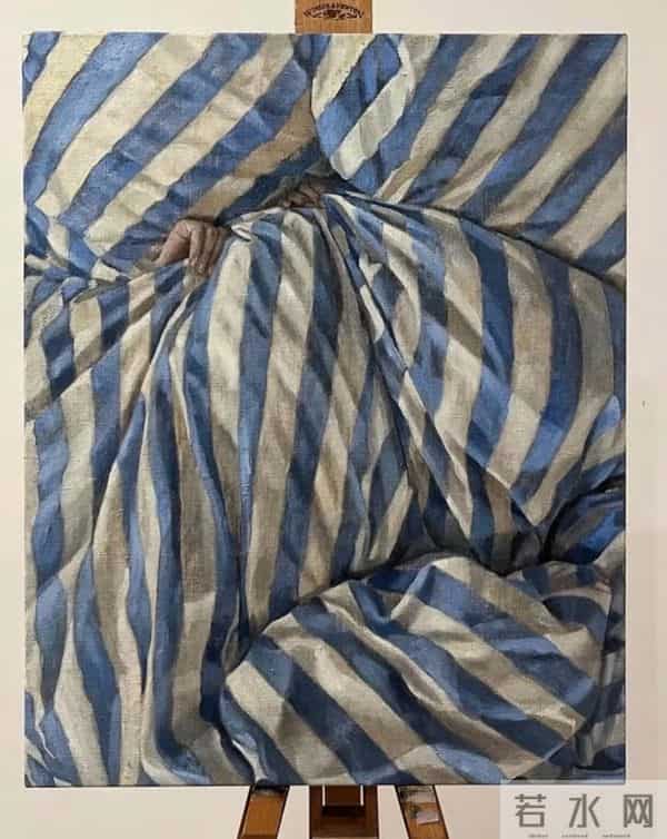 俯视下掩盖的情绪，色彩布局拉开的空间距离感，好独特的视角！