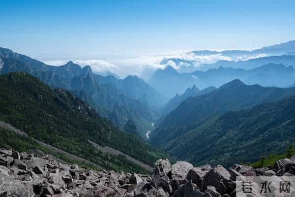 人生三境界：慢行得从容，远行见天地，独行成格局