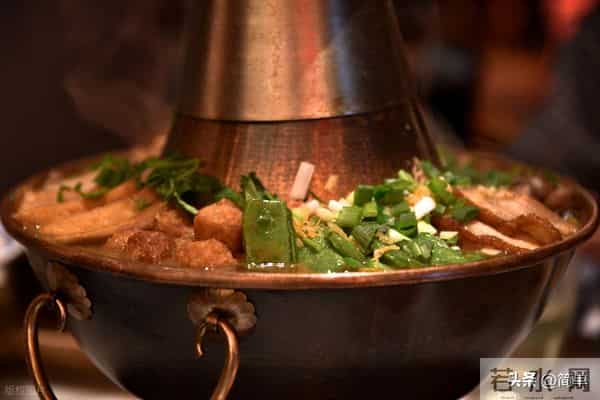 今天农历十月初六，记得“吃二样1果，忌二事”，顺遂安康寓意好