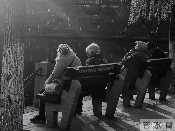 今天农历十月初六，记得“吃二样1果，忌二事”，顺遂安康寓意好