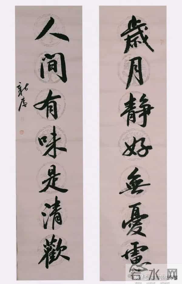 看这些楹联作品，能够理解书法人对古文化传统的执着