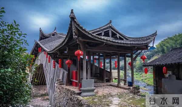 泰顺文兴桥：左右不对称造型，铸就廊桥中的比萨斜塔