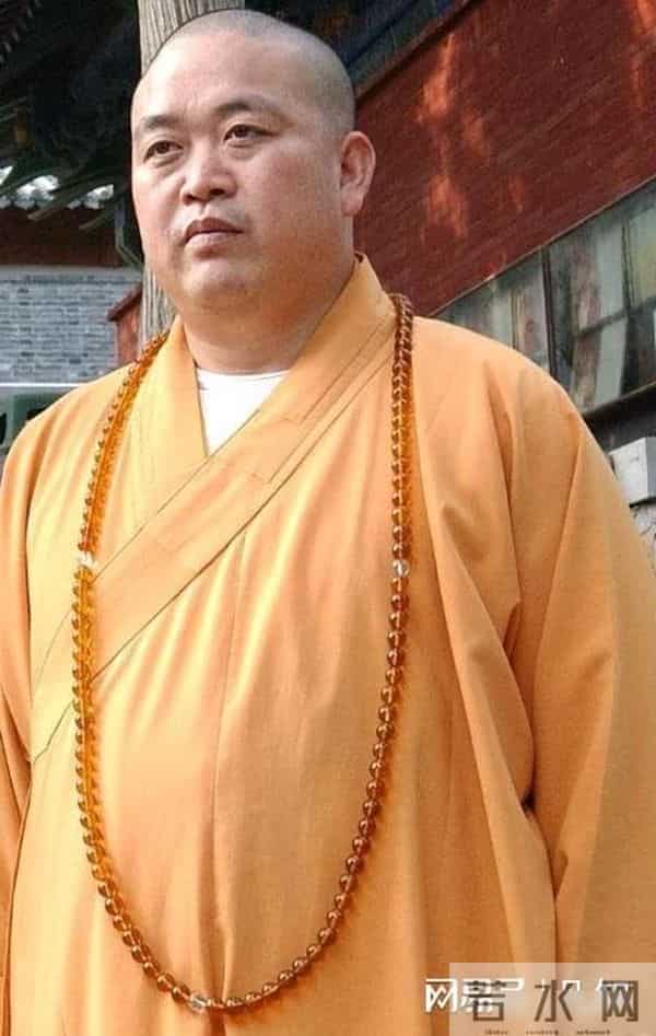 不查不知道一查吓一跳，掌管少林寺38年的释永信，私下到底多享受