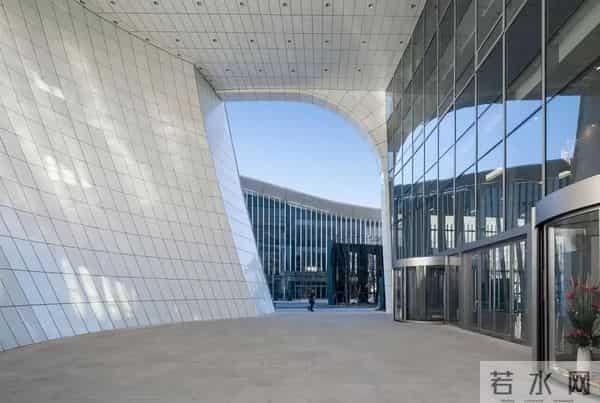 北京CBD地标：人民日报社总部大楼，灵感源自“人”字