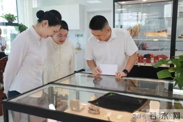 海南东周拍卖2025秋季文物艺术品拍卖会在三亚举槌