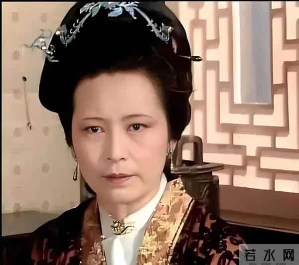 贾环向宝玉泼蜡油其实另有原因，难怪王夫人不敢声张