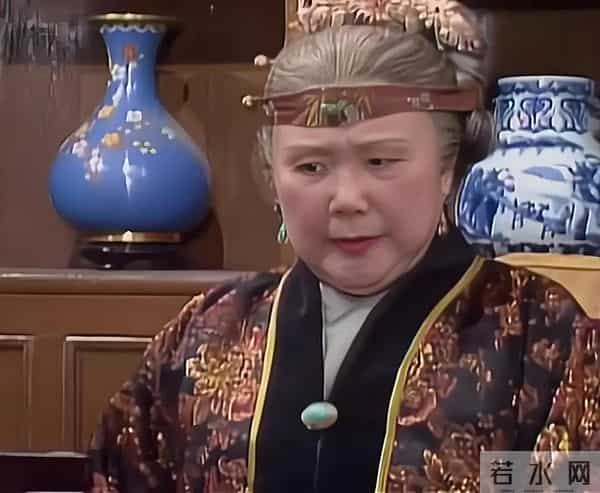 贾环向宝玉泼蜡油其实另有原因，难怪王夫人不敢声张