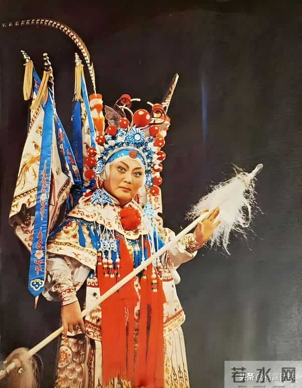 凤冠映豫韵 百年照梨园——马金凤